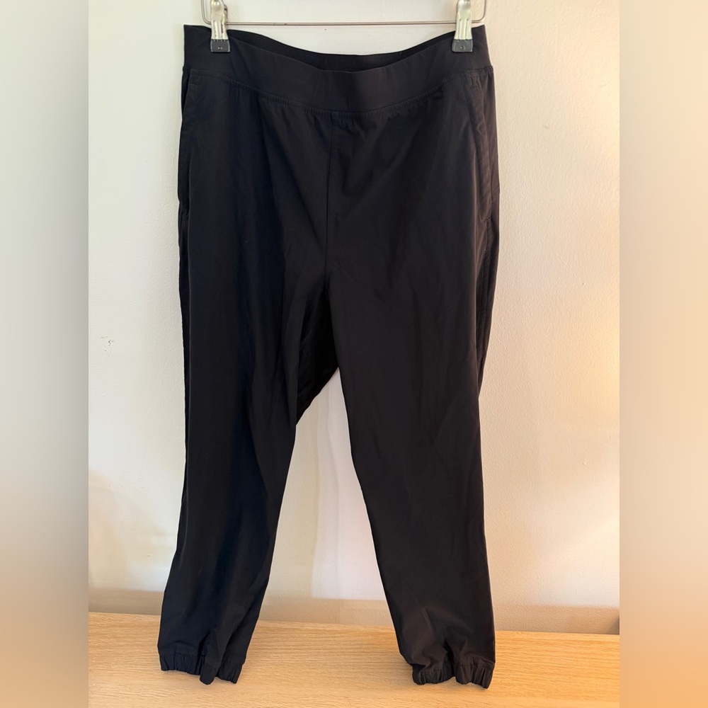 Cropped athletic jogger